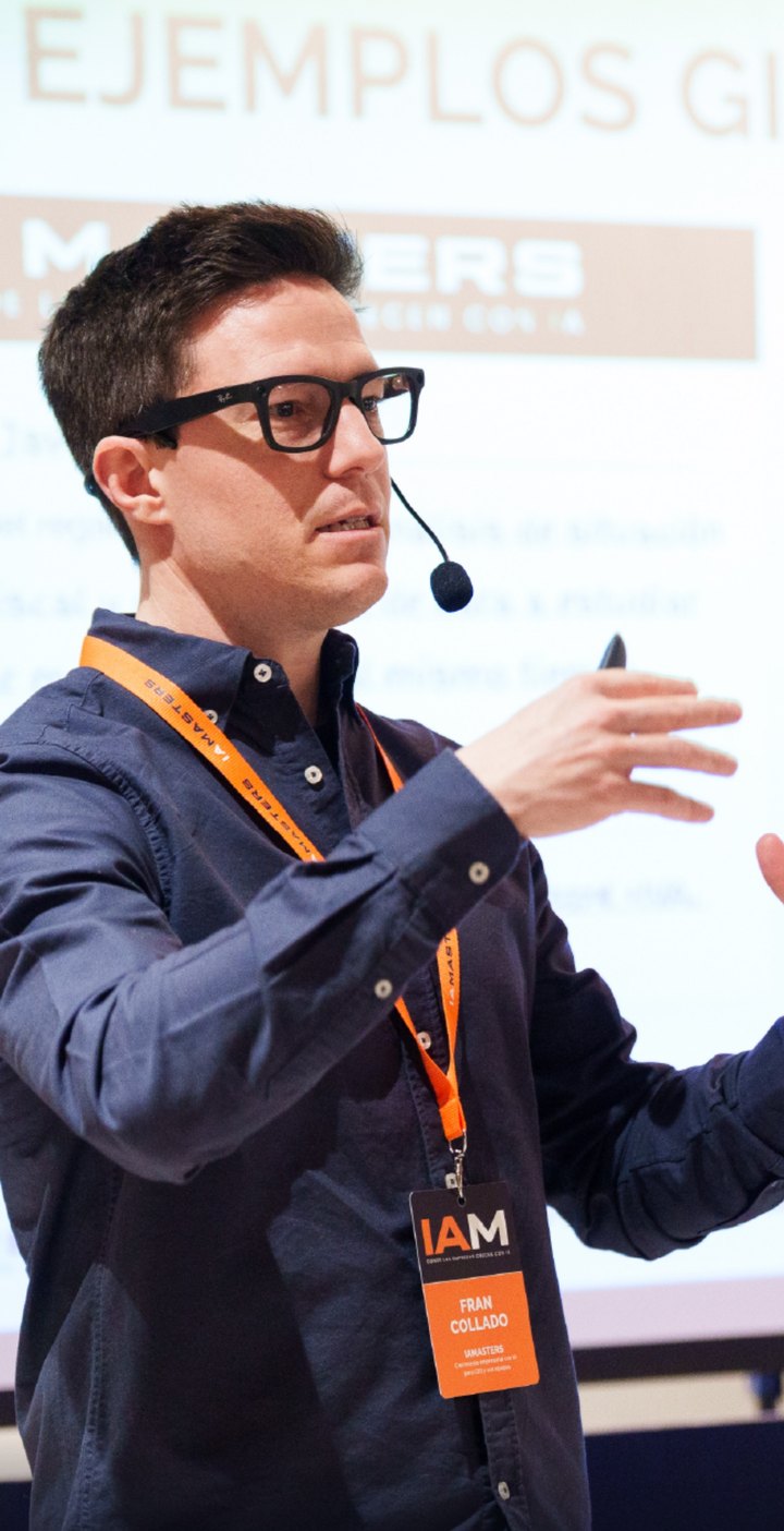 Fran Collado en una ponencia